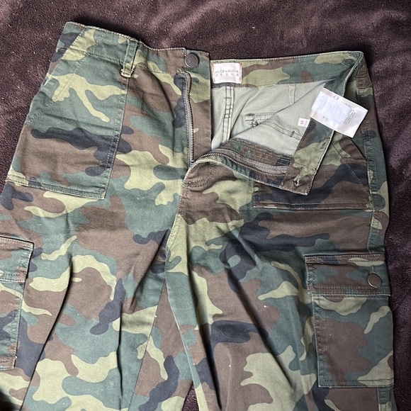 Alice + Olivia Camo Cargo Pants - Picture 4 of 5